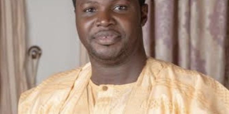Tijani boosts Omupo security with solar light donation