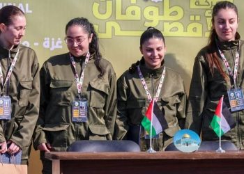 Israel welcomes four soldiers, bitter on civilian hostage in captive