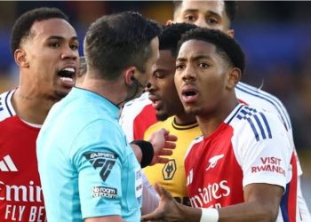 Arsenal wins appeal against red card