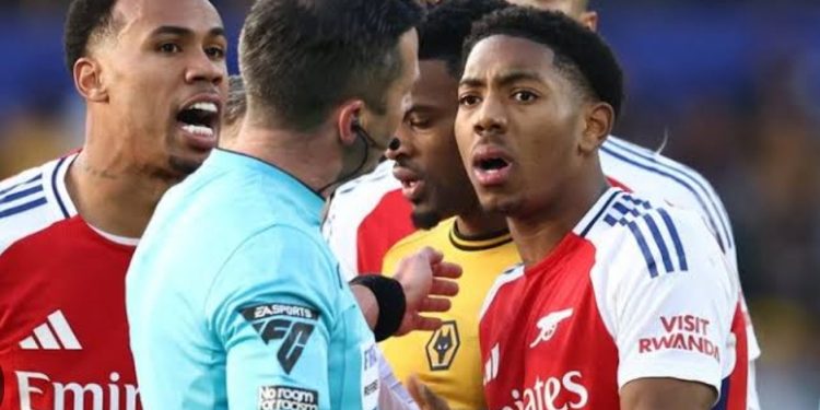 Arsenal wins appeal against red card