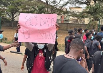 UI students protest black out at UCH