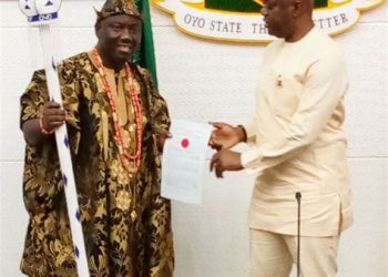 Makinde presents instruments of office to Abimbola Owoade as new Alaafin