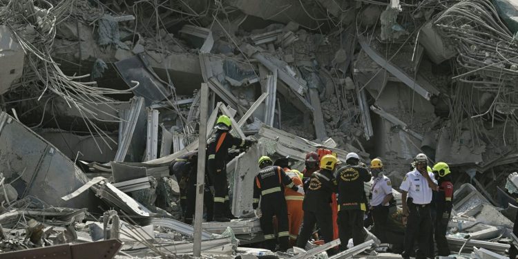 7.7 magnitude earthquake strikes Myanmar