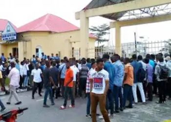 Students of Akwa Ibom Poly protest over insecurity, police brutality
