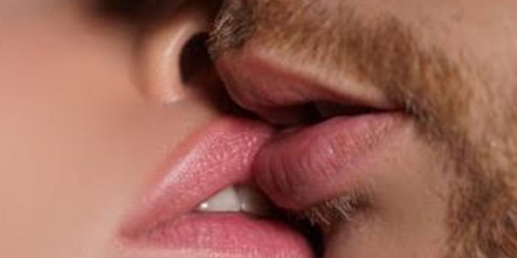 Kissing men with beard may lead to skin infections