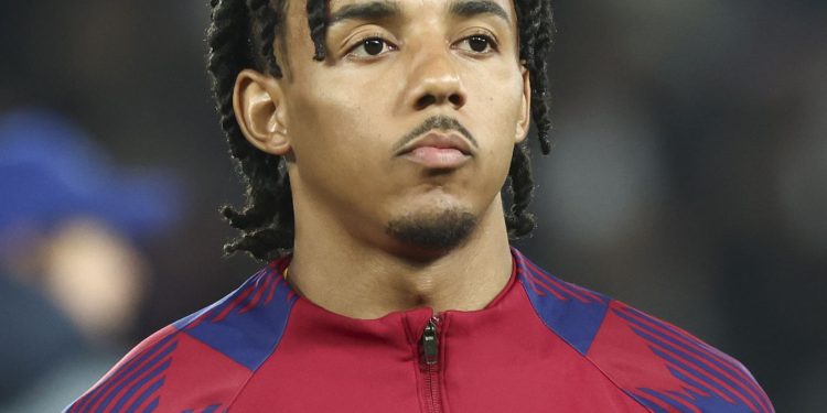 Barcelona triumphs as Kounde nets late winner