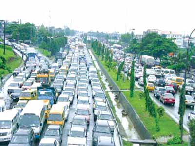 Umahi directs reopening of Lagos bridge after heavy gridlock