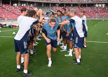 Gyökeres Joins Arsenal Training in Singapore