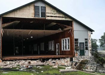 Texas searching for survivors as flood kills many