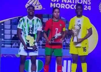 lL-R: Rasheedat Ajibade, Ghizlane Chebbak and Chiamaka Nnadozie with awards. Photo: Soar Super Eagles/XChiamaka Nnadozie
