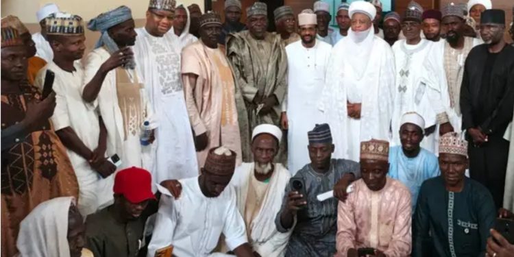 FG begs Sultan, MACBAN to stop cows roaming in Abuja