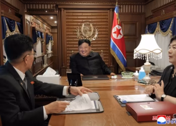 Kim Jong Un arrives in Beijing on armored train