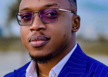 Expert warns against siting long on toilet seats