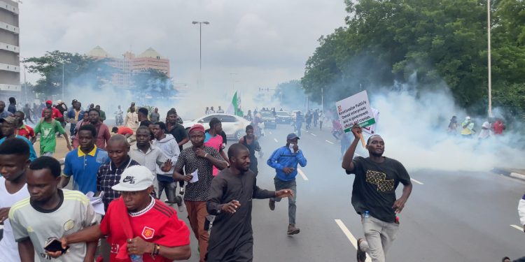 Police confront protesters for Kanu in Abuja