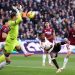Alexander Isak scores