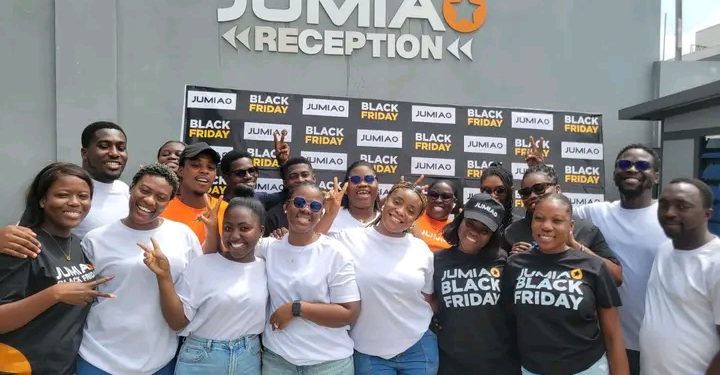 Beware of scammers, experts issue Black Friday warning