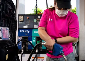 Oil prices slump, stocks surge reacting to ceasefire