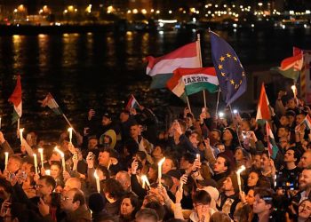 Incoming PM demands ‘Orbán’s puppets’ leave office