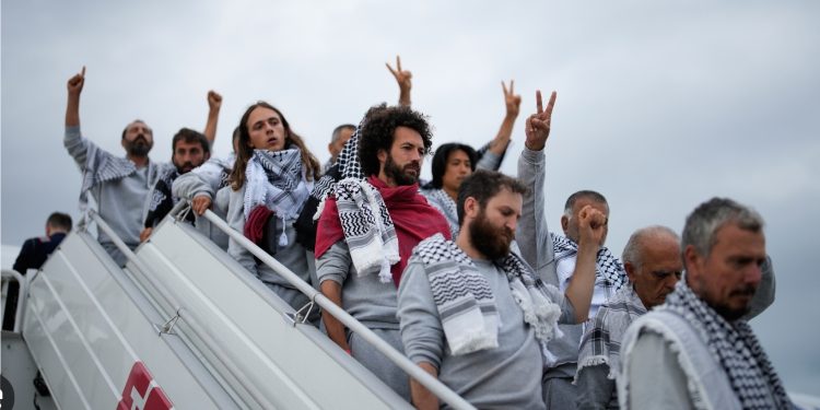 Israel deports hundreds of Flotilla activists