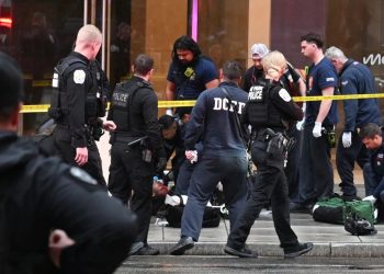 Secret Service kills attacker, takes one to hospital