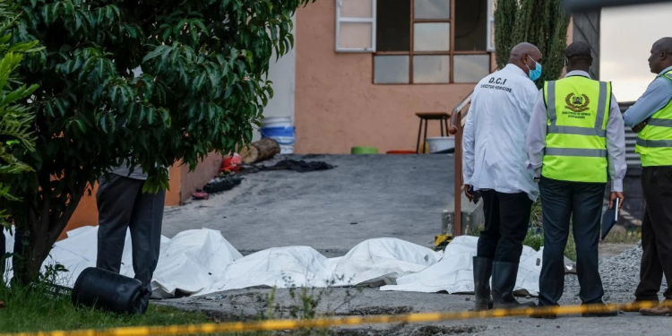 Kenyan police detectives stand next to the bodies of victims of a deadly fire at the Utumishi Girls Academy in Gilgil, north of the capital Nairobi on May 28, 2026. Photo: AFP