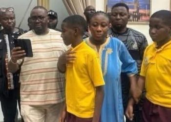 Chief Adebayo Adelabu receiving the kidnap victims ine Ibadan after their rescue.e