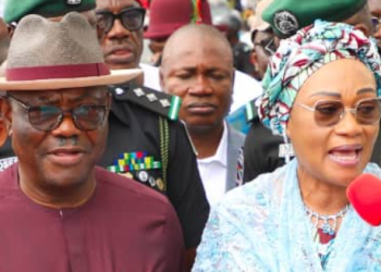 First Lady Sen. Oluremi Tinubu alongside FCT Minister Nyesom Wike at the commissioning of the Bwari Township Water Supply Network in Abuja.