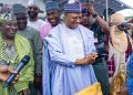 Kaduna State Governor, Uba Sani distributing free fertiliser to farmers.