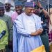 Kaduna State Governor, Uba Sani distributing free fertiliser to farmers.