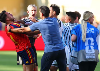 Eric Garcia of Spain clashes with Leandro Paredes of Argentina as coach Lionel Scaloni intervenes after the World Cup final