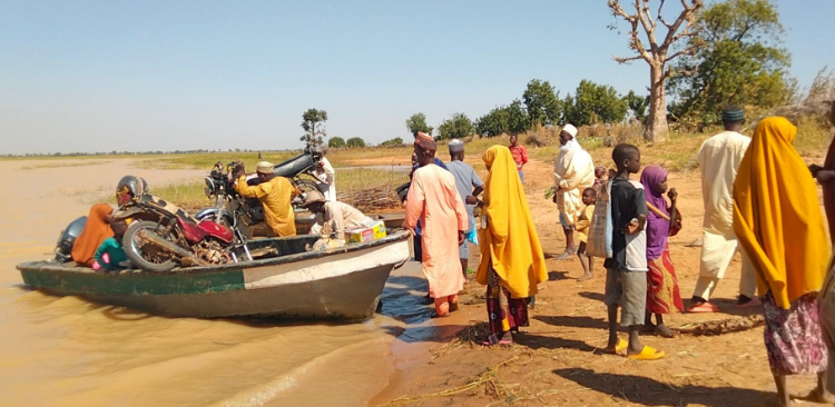 A canoe conveying farmers across a waterway in Gorau, Sokoto State, has reportedly capsized, leaving about 40 people feared dead and several others missing.