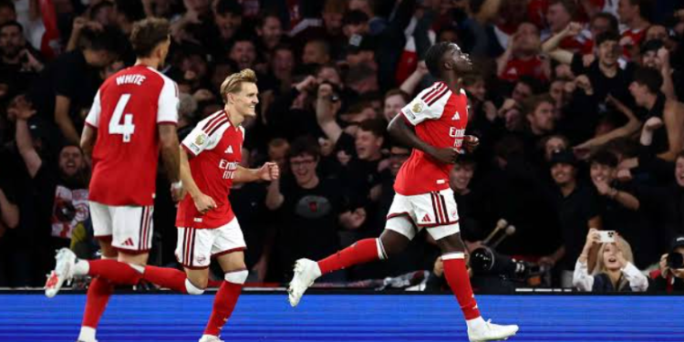 Bukayo Saka celebrates his goal with teammate against Coventry