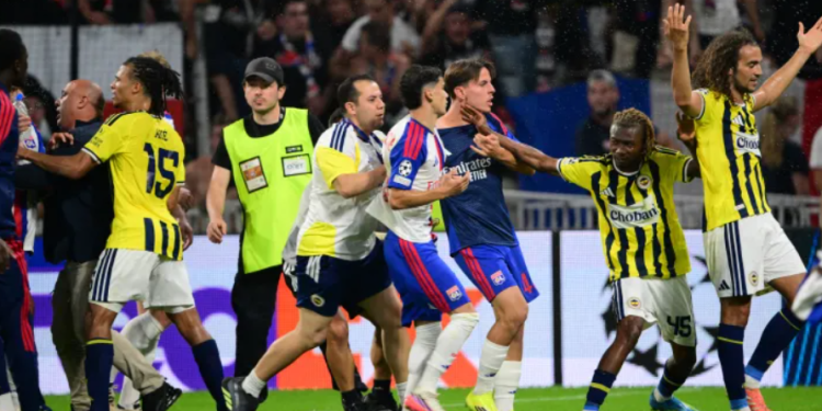 France’s Guendouzi attacked by Lyon fans at Champions League match