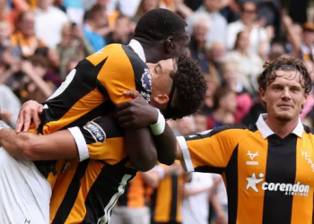 Hull City players celebrate goal against united