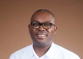 Former Zambian minister Mutotwe Kafwaya, dies after being fatally wounded during a security raid on a house linked to opposition leader Brian Mundubile in Lusaka.