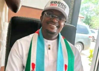 Oyewole Mayowa Solomon, chairman of the All Progressives Congress in Ijumu Local Government Area of Kogi State, collapses and dies during a party reconciliation meeting in the council.