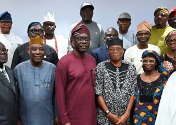 Gov. Makinde with Oriire abductees and members of the Judicial Commission of Inquiry in Ibadan.