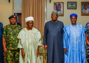 Kwara State Governor AbdulRahman AbdulRazaq with heads of security agencies visited Kaima after the mass kodnap.