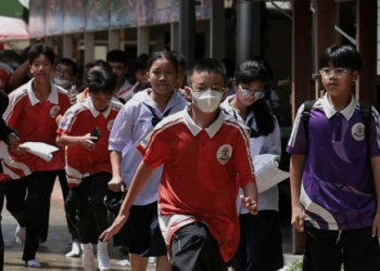 Students stream out of Debsirin Nonthaburi School in Nonthaburi province, Thailand, following the shooting that left seven people dead and 23 others injured.
