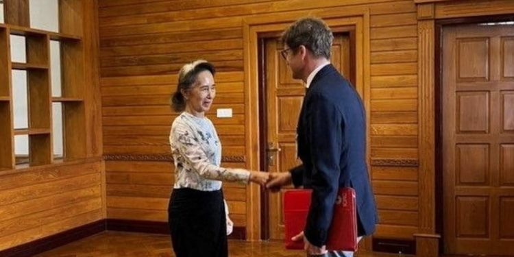 Detained former Myanmar leader Aung San Suu Kyi meets with Arnaud de Baecque, the ICRC resident representative in Myanmar, during a rare visit that marks her first confirmed contact with an external organization since the 2021 military coup.