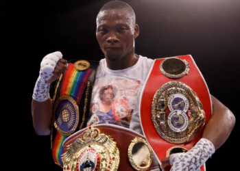Zolani Tete celebrates after beating Jason Cunningham after their super-bantamweight fight in 2022