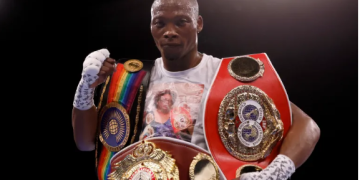 Zolani Tete celebrates after beating Jason Cunningham after their super-bantamweight fight in 2022