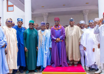 Oba of Benin, Ewuare II, poses with members of the APC Presidential Campaign Council during their visit to the Benin Palace ahead of the 2027 election.