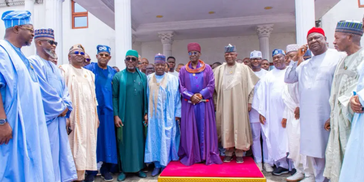 Oba of Benin, Ewuare II, poses with members of the APC Presidential Campaign Council during their visit to the Benin Palace ahead of the 2027 election.