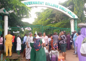 Students stand outside the gate of a Federal Unity College as workers keep the schools shut over the concession of King’s College, Lagos.