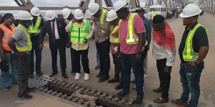 The First Niger Bridge in Onitsha, Anambra State, is temporarily closed to motorists as the Federal Ministry of Works begins emergency maintenance and rehabilitation works on the bridge.