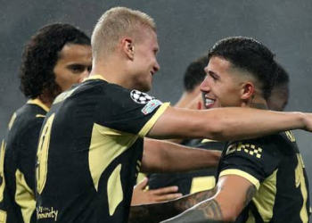 Manchester players celebrate goal