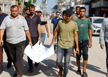 Palestinians carry the body of three-year-old Saadi Ghalia, who was killed by an Israeli tank shell