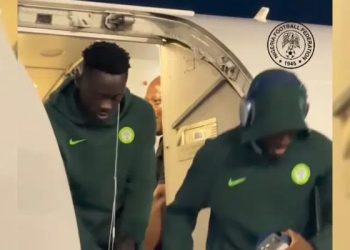 Super Eagles players deboard their chartered flight after arriving in Bissau ahead of Tuesday’s AFCON 2027 qualifier against Guinea-Bissau.