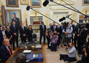 US President Donald Trump announces restrictions targeting CNN, Politico and MS NOW, accusing the outlets of repeatedly publishing false reports about his administration.